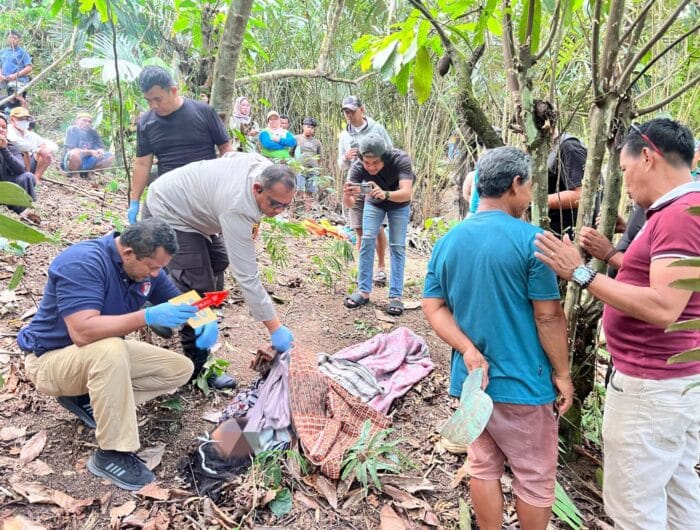 MENCURIGAKAN. Polisi melakukan penyelidikan terhadap laporan kotban tewas akibat gantung diri di Enrekang, Minggu, 19 Oktober 2025.