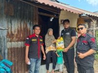 SOSIAL. Grib Jaya Kabupaten Gowa melakukan aksi sosial dalam rangka memperingati hari Sumpah Pemuda.