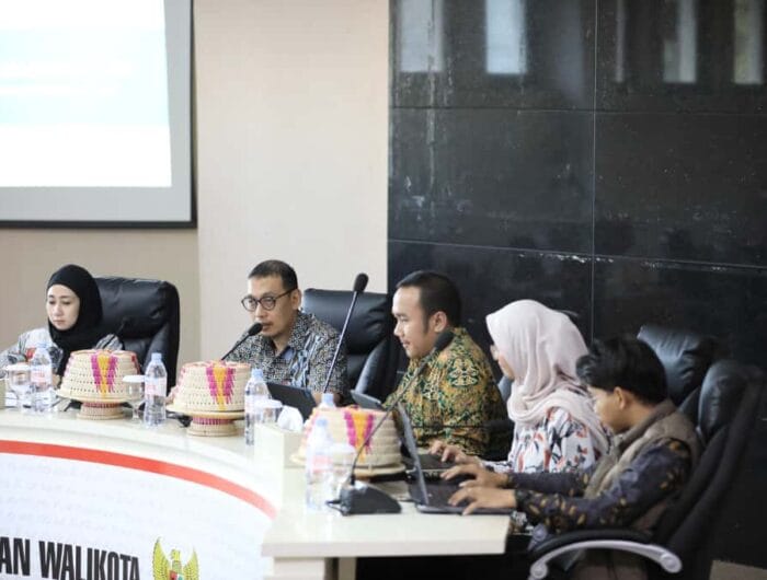 Pemkot Makassar Terima Kunjungan Tim Evaluator KemenPAN-RB, Sekda Paparkan Capaian AKIP 2025
