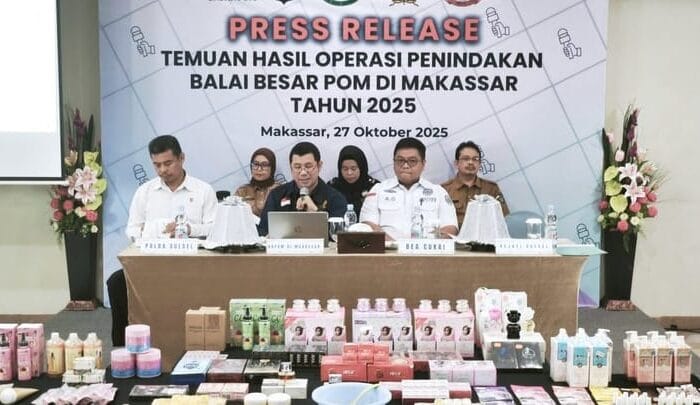 BBPOM Makassar merilis kosmetik ilegal yang diamankan di Sidrap. Kosmetik ini diedarkan oleh seorang residivis kasus yang sama.