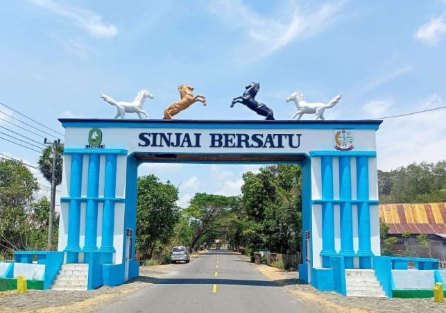 INFRASTRUKTUR. Gerbang perbatasan Sinjai.