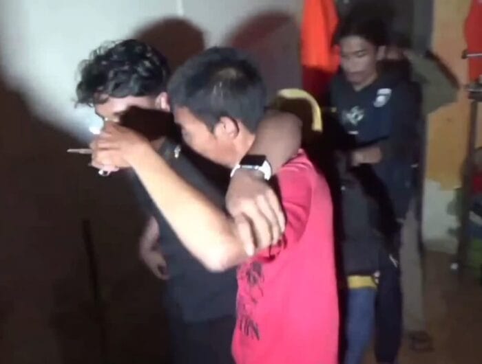 SELINGKUH. Salah saeorang staf desa di Kabupaten Gowa digerebek istri sahnya saat berada di dalam rumahnya dini hari.