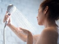 Ilustrasi: gadis mandi