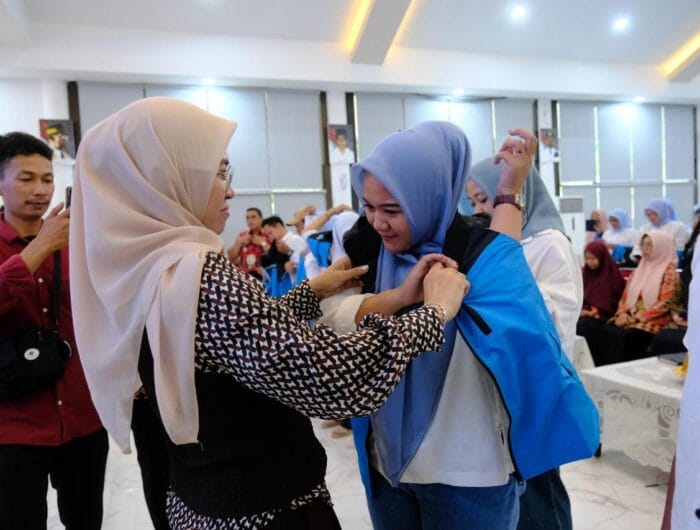 Bupati Gowa, Sitti Husniah Talenrang saat mengukuhkan Sahabat LACAK Gowa yang akan menjadi ujung tombak upaya menekan angka kemiskinan ekstreem di daerah itu.