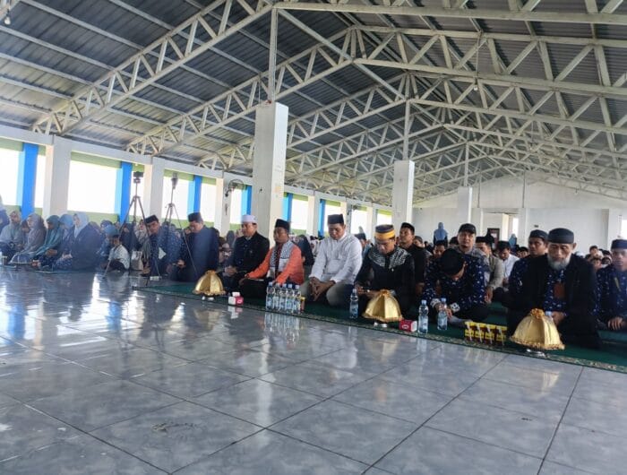 SPMB. SIT Al Qalam Gowa meresmikan Sistem Penerimaan Murid Baru (SPMB) dengan menghadirkan Ustad Muzammil Hasballah. Dia adalah salah saru qori yang masuk dalam deretan 500 muslim berpengaruh dunia.