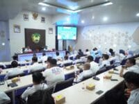 Bupati Gowa, Sitti Husniah Talenrang saat membuka Pertemuan Bakohumas dan Admin Media Sosial Lingkup Pemerintah Kabupaten Gowa Tahun 2025 di Baruga Karaeng Pattingalloang, Kantor Bupati Gowa, Rabu (15/10).