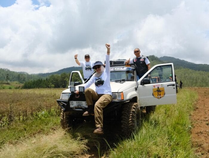 Bupati Gowa, Sitti Husniah Talenrang saat mengikuti Three Days Off-Road Adventure Troff Hasanuddin di Malino, Sabtu, 25 Oktober 2025.
