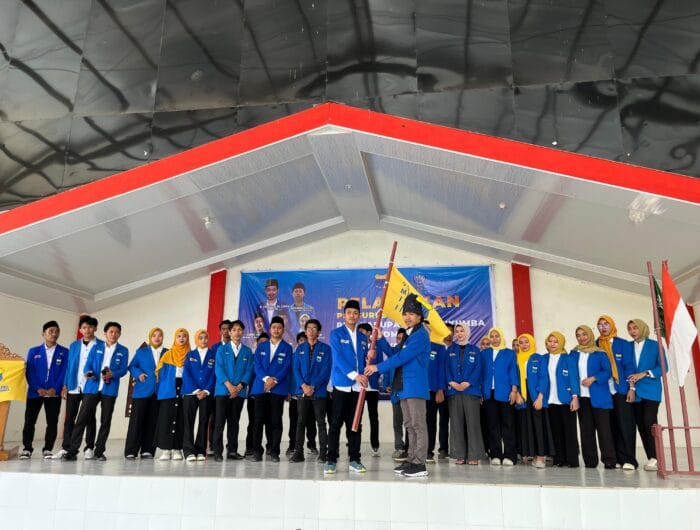 Ketua Bidang Keagamaan dan Hubungan Umat Beragama PB PMII, Syamsuddin saat melantik pengurus PMII Bulukumba.