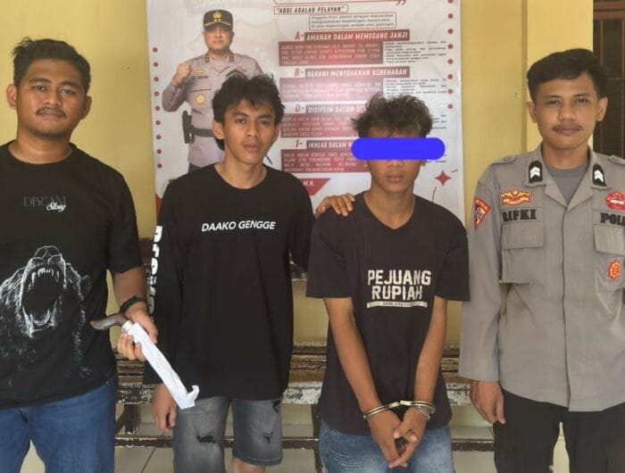 tersangka berinisial MC nekat menikam ibu kandungnya sendiri dengan badik.