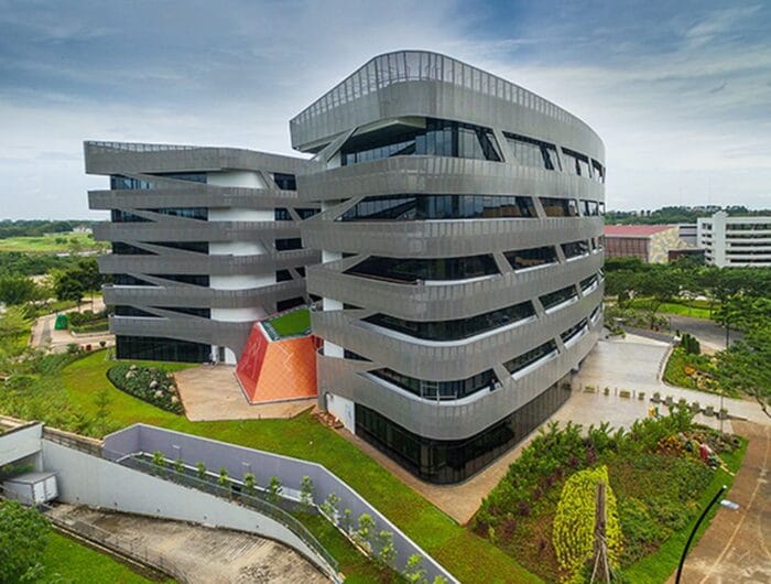 Monish University Indonesia menawarkan kuliah di kampus Australia tetapi tidak harus keluar negeri.