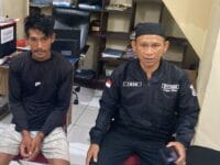 SELAMAT. Salah satu ABK KM Ainun Putri, Fadel (kanan) yang selamat setelah 7 hari bertahan hidup di tengah lautan. Kapalnya KM Ainun Putri dilaporkan karam di perairan laut selayar.