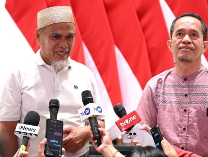 AKTIF KEMBALI. Dua guru di Luwu Utara, Abdul Muis dan Rasnal akhirnya kembali aktif sebagai ASN. Keduanya akan mendapatkan kembali gajinya yang tertahan.