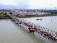 BIANG MACET. Jembatan di Barombong, menjadi salah satu biang macet di kawasan ini.