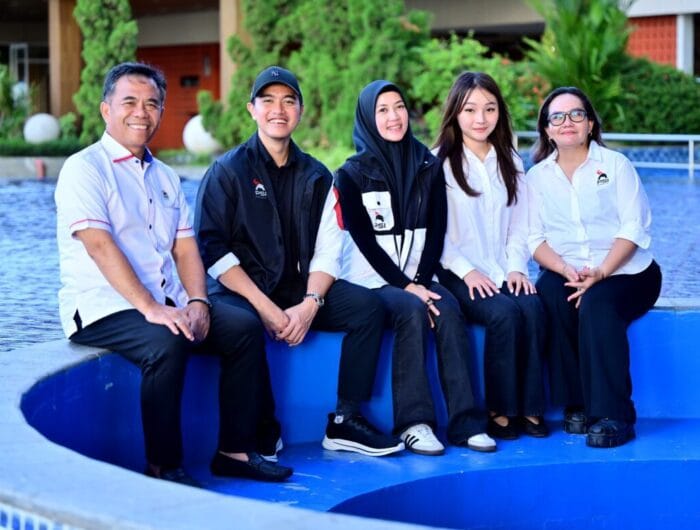 KONSOLIDASI. Ketua Umum PSI, Kaesang Pangarep saat konsolidasi bersama dengan sejumlah pengurus PSI di Sulsel.