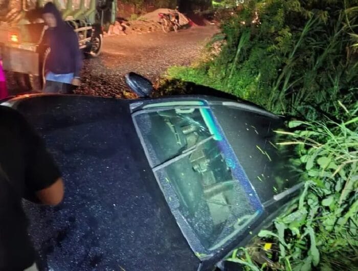 RINGSEK. Mobil ketua DPRD Luwu Timur, Ober Dette mengalami kecelakaan, Rabu, 19 November 2025, malam.