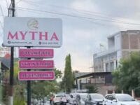 BAHAYA. Toko Mytha Cosmetik yang disebut oleh BBPOM Makassar menjual kosmetik ilegal.