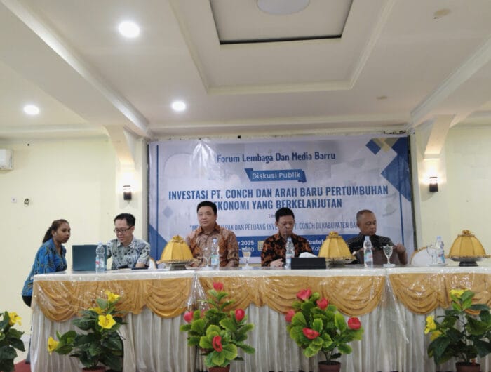 LINGKUNGAN. Sejumlah pejabat PT Conch saat menggelar diskusi publik bersama Forum Lembaga dan Media Lokal Barru di Hotel Yutefa Barru, Sulawesi Selatan pada Kamis, (13/11/25)