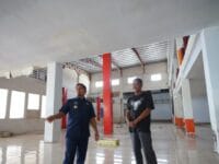 UMKM. Wali Kota Parepare, Tasming Hamid memantau lokasi pasar UMKM, beberapa waktu lalu. UMKM menjadi kunci penurunan angka pengangguran di Parepare.