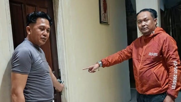 OBAT KUAT. Polisi memperlihatkan kamar wisma tempat pria asal Maros berinisial N (54) ditemukan tewas.