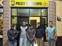 TANGKAP. Polisi mengamankan AR (24) pria yang menganiaya istrinya hingga babak belur di Bulukumba.
