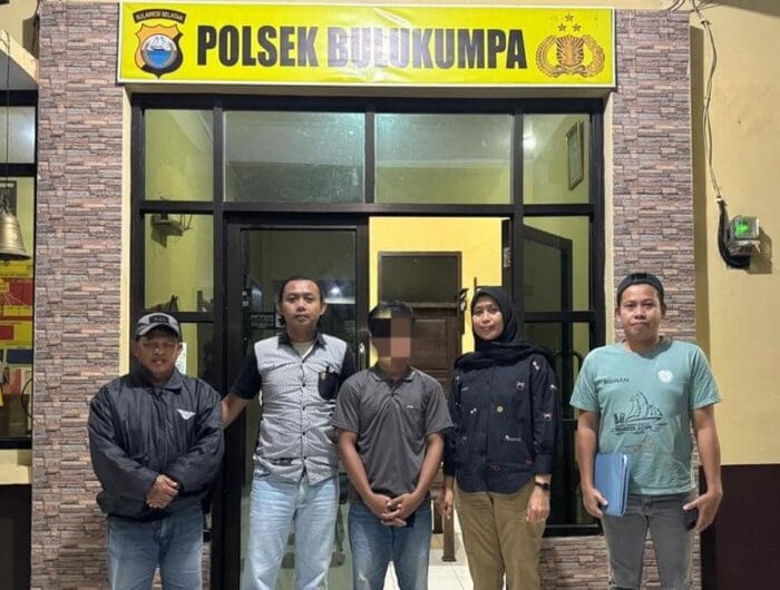 TANGKAP. Polisi mengamankan AR (24) pria yang menganiaya istrinya hingga babak belur di Bulukumba.