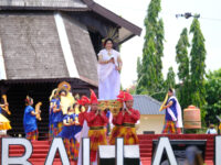 KEBERSAMAAN. Tarian budaya di Hari Jadi ke-705 kabupaten Gowa memperlihatkan simbol kebersamaan di Kabupaten Gowa.