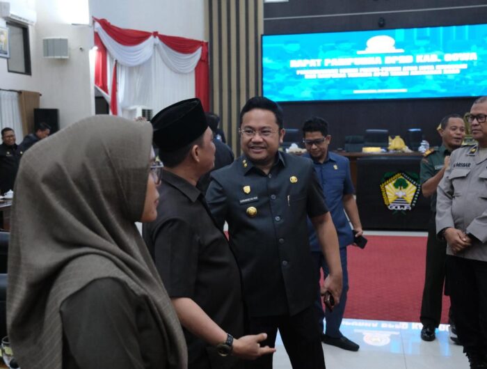 PELAYANAN PUBLIK. Wakil Bupati Gowa, Darmawangsyah Muin saat menghadiri rapat paripurna DPRD Gowa.