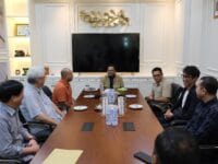 PELUANG. Wakil Bupati Gowa, Darmawangsyah Muin saat menerima sejumlah pimpinan LPK SHIN di Rujab Wabup Gowa.