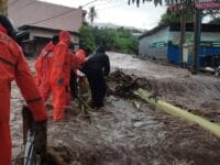 DUA KALI. Bantaeng dilanda banjir sebanyak dua kali dalam dua hari secara berturut-turut, Minggu 30 November dan Senin, 1 Desember 2025. Siklus banjir di Bantaeng terlihat semakin intens.