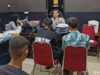 DIAMANKAN. Tiga remaja di Kabupaten Pangkep berurusan dengan polisi setelah mencuri laptop di sebuah sekolah dasar di Pangkep.