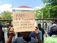 DEMO. Sejumlah RT dan RW di Kota Palopo melakukan aksi unjuk rasa di depan DPRD Kota Palopo. Mereka menuntut insentif mereka yang tidak dibayarkan 10 bulan terakhir.