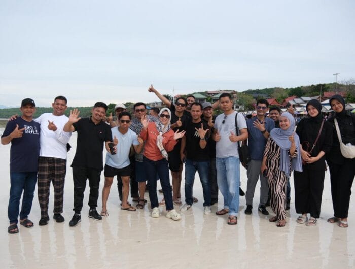 Husniah Talenrang Liburan di Pantai Bira, Sekaligus Ajak Warga Berwisata di Malino