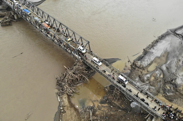 proyek jembatan darurat Krueng Tingkem di Kabupaten Bireuen, Aceh
