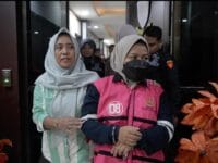 TERSANGKA. Seorang perempuan yang merupakan ASN Pemkab Enrekang menjadi tersangka setelah tilap uang kerugian negara dari kasus korupsi zakat di Enrekang.