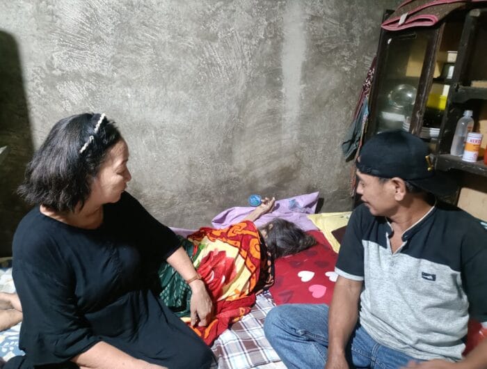 DEMI RASKIN. Kondisi seorang wanita Lansia bernama Wahbah di Makassar.