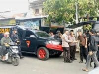 PENGAMANAN. Tim gegana polri melakukan pengamanan di sebuah warkop yang baru saja meledak, Kamis, 18 Desember 2025.
