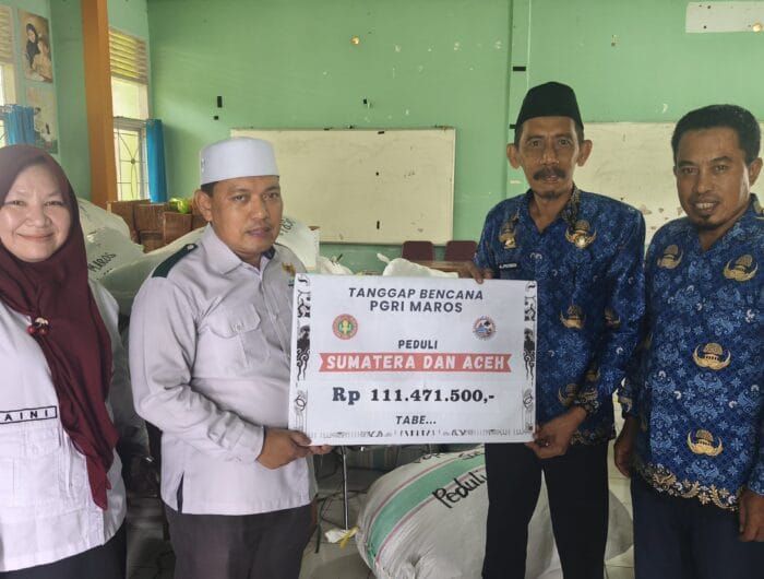 TABE. Tenaga guru di Maros melakukan penggalangan dana untuk bantuan korban bencana banjir di Sumatera.