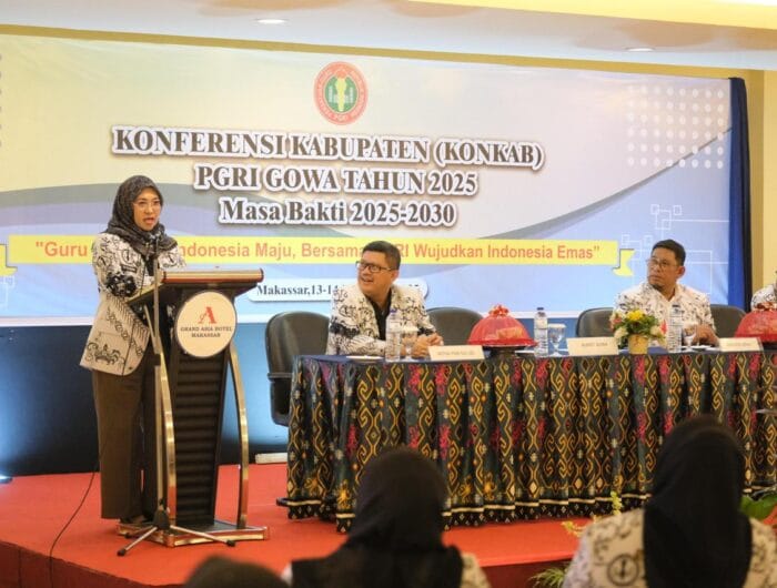 Bupati Gowa, Sitti Husniah Talenrang saat membuka Konkab PGRI kabupaten Gowa.