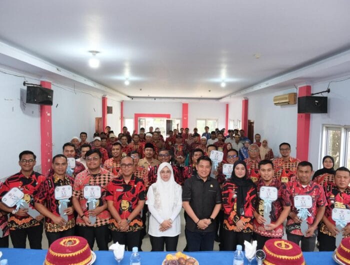 OPERASIONAL. Sebanyak 14 kendaraan operasional diserahkan ke 14 kelurahan di Kecamatan Somba Opu, Gowa.