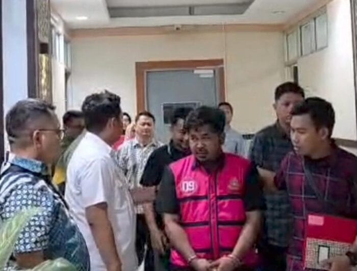GADUNGAN. Kejati Sulsel mengamankan dua orang tersangka penipuan dengan modus menyamar menjadi jaksa yang bisa menghentikan perkara di kejaksaan.