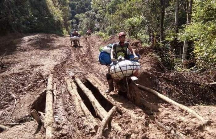 BURUK. Kondisi jalan ke Kecamatan Seko, Kabupaten Luwu Utara.
