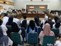 KONFLIK. Rapat Dengar Pendapat (RDP) yang digelar di DPRD Bantaeng mengeluarkan rekomendasi kepada Bupati Bantaeng untuk mencopot direktur PDAM Bantaeng, Suwardi.