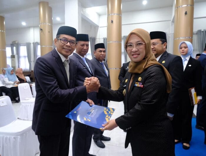 Bupati Gowa, Sitti Husniah Talenrang melantik, mengukuhkan dan mengambil sumpah jabatan Pejabat Pimpinan Tinggi Pratama