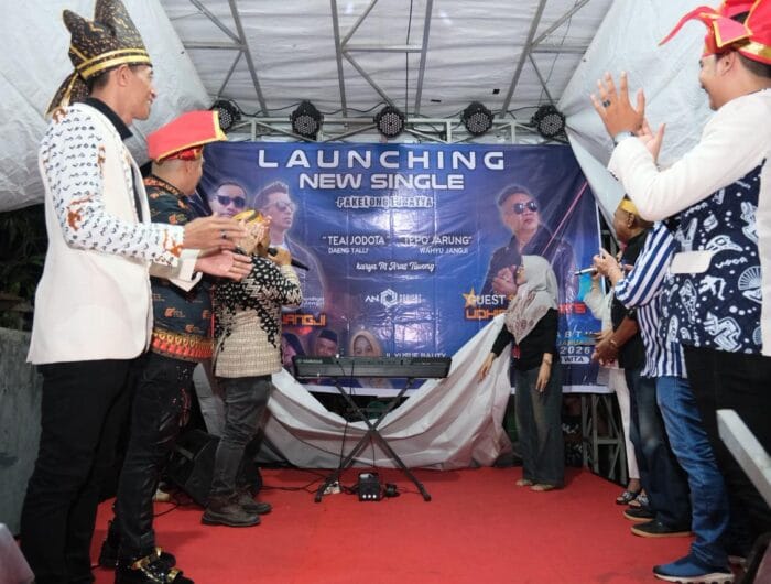 Bupati Gowa, Sitti Husniah Talenrang menghadiri launching single terbaru “Teai Jodota” karya Daeng Talli dan “Tepo’ Jarung” karya Wahyu Jangji