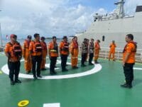 PENCARIAN. Tim Basarnas melakukan operasi pencarian terhadap tiga nelayan Pangkep yang dilaporkan hilang di Pulau Banawayya, Pangkep.