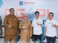 RESMI. Bupati Gowa, Sitti Husniah Talenrang dan Bupati Maros, Chaidir Syam saat menghadiri kantor bersama Sun Squad Institute (SSI) di Makassar.