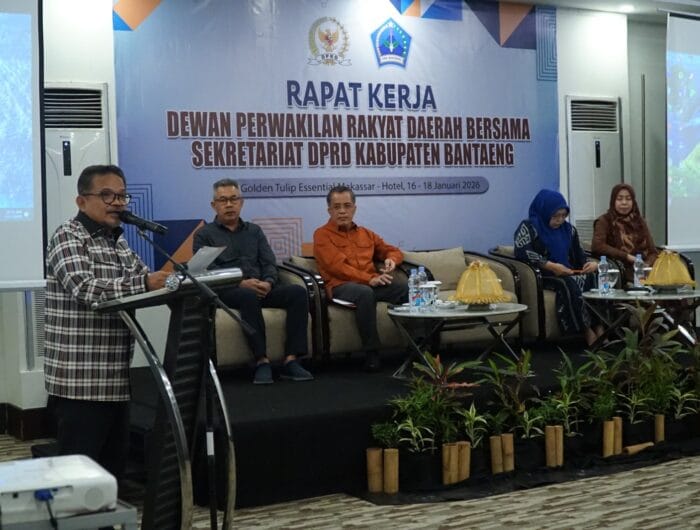 RAKER. Ketua DPRD Bantaeng, H Budi Santoso saat membuka Raker DPRD Bantaeng di Hotel Golden Tulip, Sabtu, 17 Januari 2026.