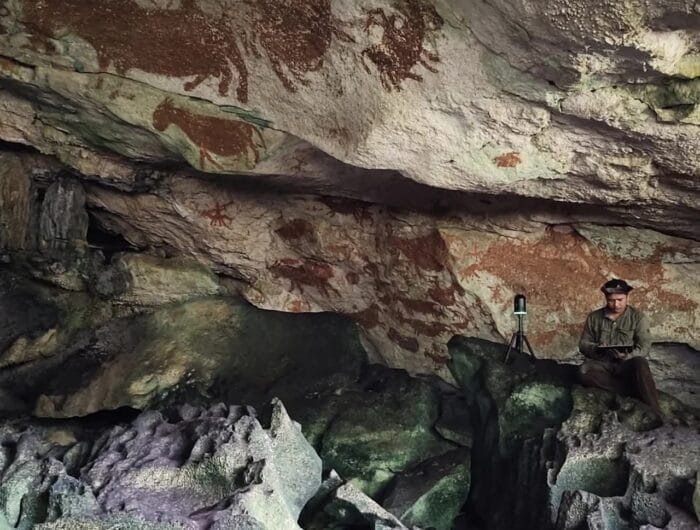 SEJARAH. Cap tangan kuno di Muna, Sulawesi Tenggara,