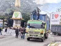 DEMO. Sejumlah aktivis di Kabipaten Barru melakukan aksi unjuk rasa terkait keberadaan PT Conch.