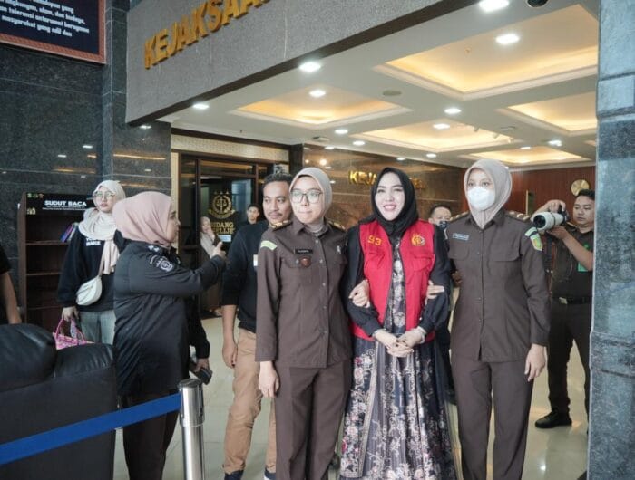 PENJARA. Bos skin care, Mira Hayati dijebloskan ke penjara.